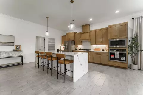 Kitchen - 805 Klenc Rd, Springdale, AR 72762 photo 5 of 15