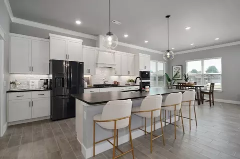 Kitchen - 805 Klenc Rd, Springdale, AR 72762 photo 9 of 15