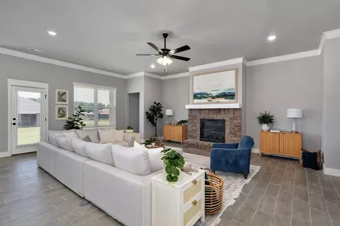 Living - 805 Klenc Rd, Springdale, AR 72762 photo 3 of 4