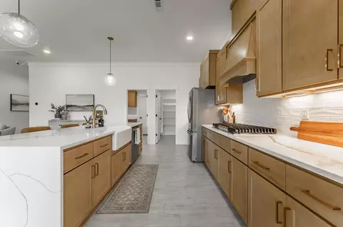 Kitchen - 805 Klenc Rd, Springdale, AR 72762 photo 1 of 15