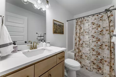 Bath - 805 Klenc Rd, Springdale, AR 72762 photo 1 of 6