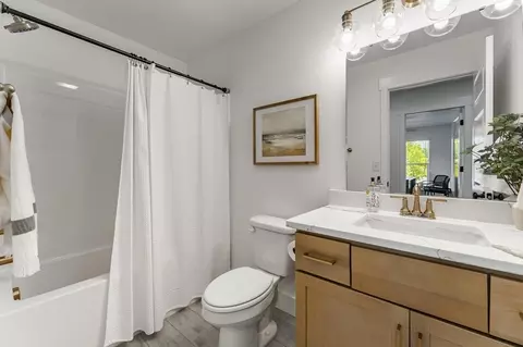 Bath - 805 Klenc Rd, Springdale, AR 72762 photo 2 of 6