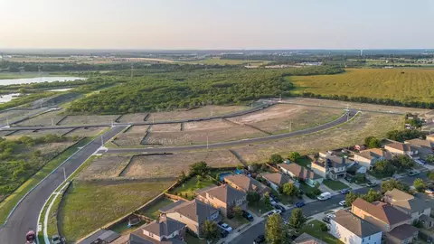 12608 Saint Thomas Dr, Del Valle, TX 78617