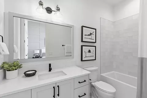Bath - 2176 N Pillar Falls Way, Eagle, ID 83616 photo 8 of 9