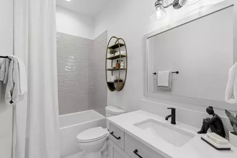 Bath - 2176 N Pillar Falls Way, Eagle, ID 83616 photo 9 of 9