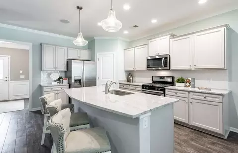 Kitchen - 204 River Edge Dr, Myrtle Beach, SC 29588 photo 2 of 4