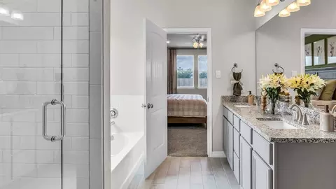 Bath - 1013 Sydney Blvd, Thorndale, TX 76577 photo 7 of 10