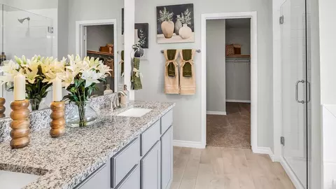 Bath - 1013 Sydney Blvd, Thorndale, TX 76577 photo 8 of 10