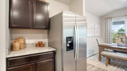 Kitchen - 1428 Newey Cir, Temple, TX 76504 photo 4 of 5