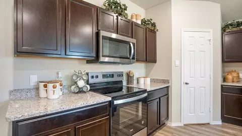Kitchen - 1428 Newey Cir, Temple, TX 76504 photo 3 of 5