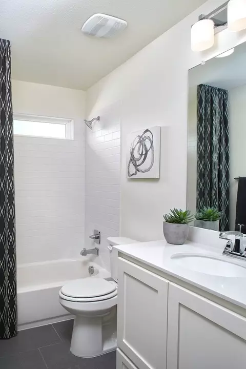 Bath - 620 Donegal Dr, Celina, TX 75009 photo 4 of 16