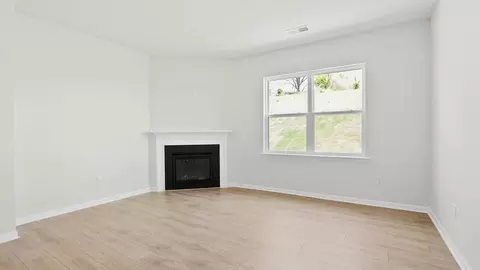 Living - 2159 Springview Ct, Boiling Springs, SC 29316 photo 2 of 4