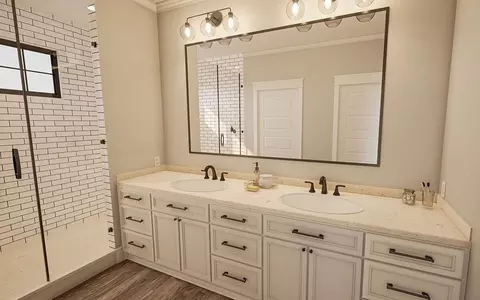 Bath - Jeremiah Ct, Hickory, NC 28601 photo 1 of 6