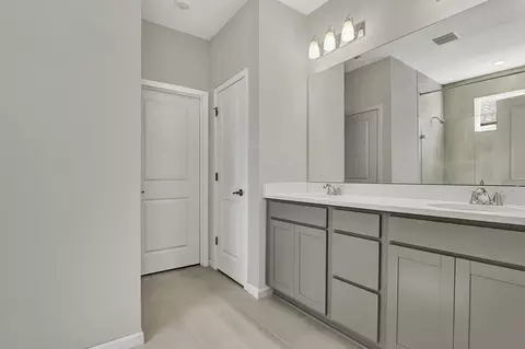 Bath - 277 Applejack Dr, Saint Augustine, FL 32092 photo 1 of 10