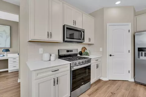 Kitchen - 6553 Creststone Ct, Plainfield, IN 46168 photo 4 of 8