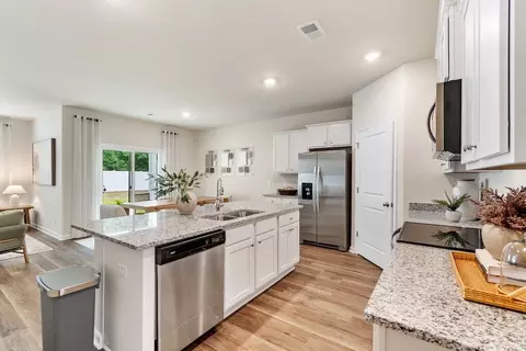 Kitchen - 2083 E Paces Trl, Darlington, SC 29532 photo 6 of 6