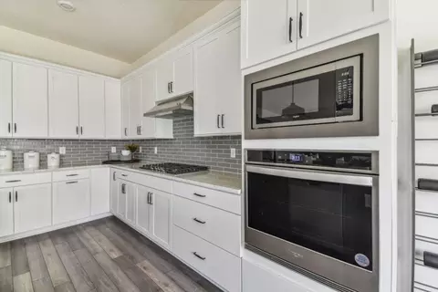 Kitchen - 16918 Canary Trl, Parrish, FL 34219 photo 2 of 3
