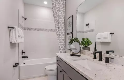 Bath - 16918 Canary Trl, Parrish, FL 34219 photo 2 of 3