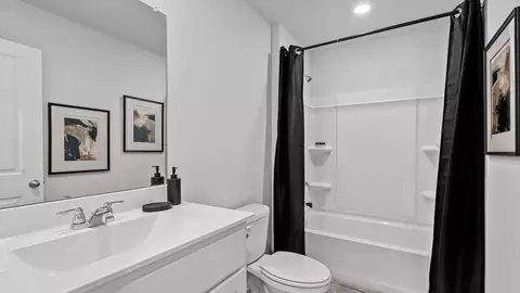 Bath - 136 Springhill North Rd, Boyd, TX 76023 photo 4 of 7
