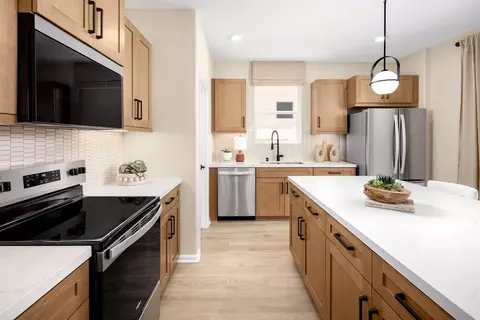 Kitchen - 30457 Albiflora Way, Winchester, CA 92596 photo 2 of 3