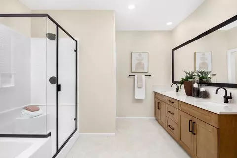 Bath - 30457 Albiflora Way, Winchester, CA 92596 photo 2 of 4