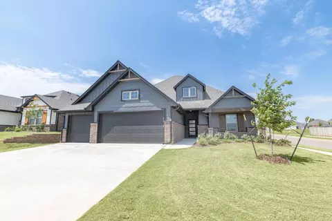 5601 Junipero Dr, Mustang, OK 73064