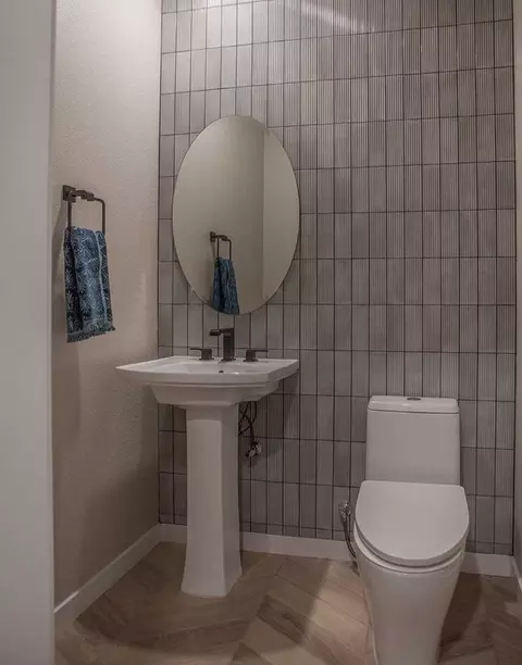 Bath - 7130 Rece Ln, Gilroy, CA 95020 photo 2 of 12