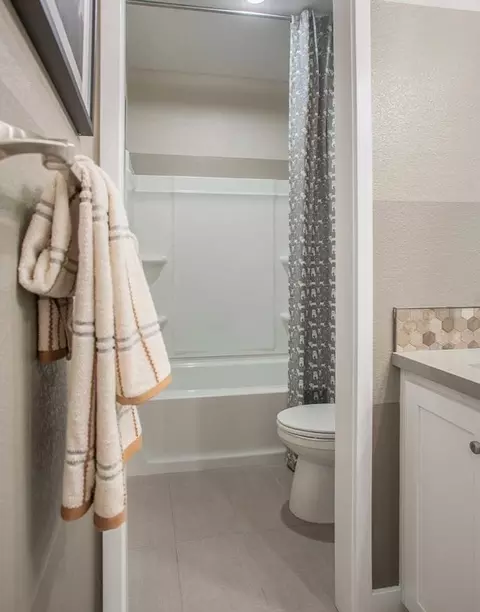 Bath - 7130 Rece Ln, Gilroy, CA 95020 photo 11 of 12
