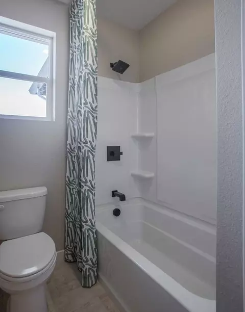Bath - 7130 Rece Ln, Gilroy, CA 95020 photo 6 of 12