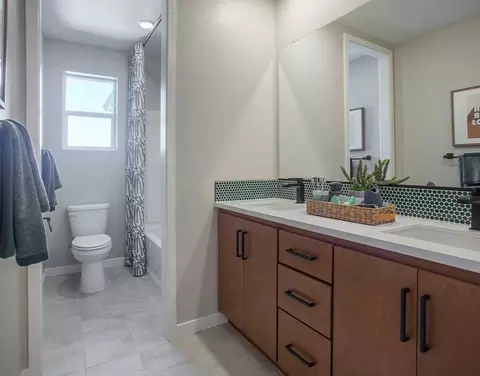 Bath - 7130 Rece Ln, Gilroy, CA 95020 photo 5 of 12