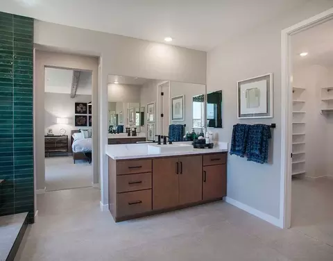 Bath - 7130 Rece Ln, Gilroy, CA 95020 photo 3 of 12