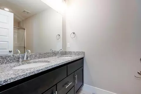 Bath - 1917 Wellington Dr, Ozark, MO 65721 photo 1 of 2