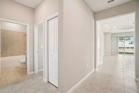 Entry Way - 1208 Honeycomb Pl, Seffner, FL 33584 photo 2 of 2