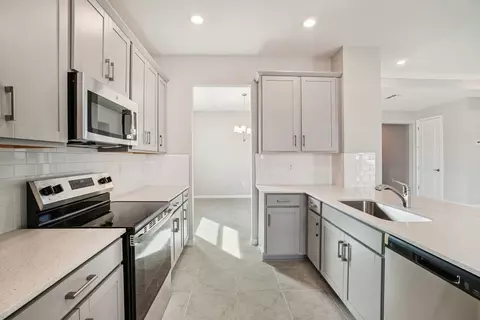 Kitchen - 1208 Honeycomb Pl, Seffner, FL 33584 photo 4 of 5