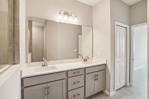 Bath - 1208 Honeycomb Pl, Seffner, FL 33584 photo 1 of 3