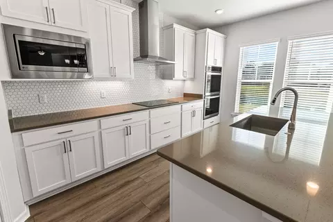 Kitchen - 164 Como Dr, Pooler, GA 31322 photo 5 of 6