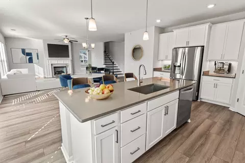 Kitchen - 164 Como Dr, Pooler, GA 31322 photo 4 of 6
