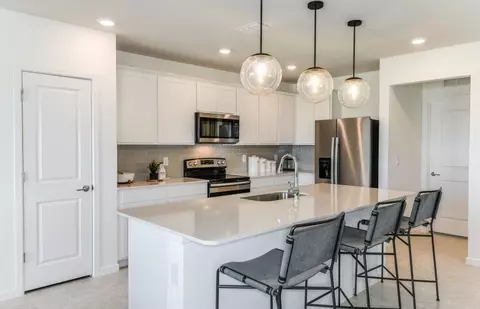 Kitchen - 10422 Hidden Banks Gln, Parrish, FL 34219 photo 1 of 2