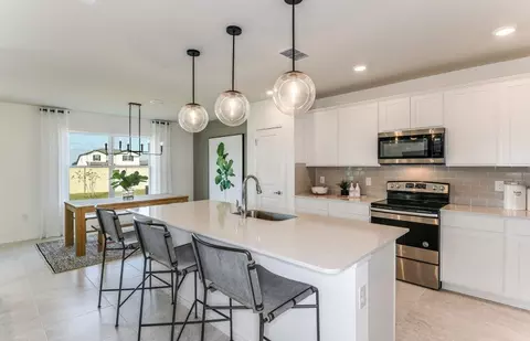 Kitchen - 10422 Hidden Banks Gln, Parrish, FL 34219 photo 1 of 2