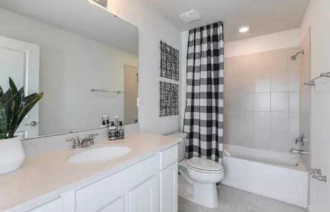 Bath - 10422 Hidden Banks Gln, Parrish, FL 34219 photo 1 of 1