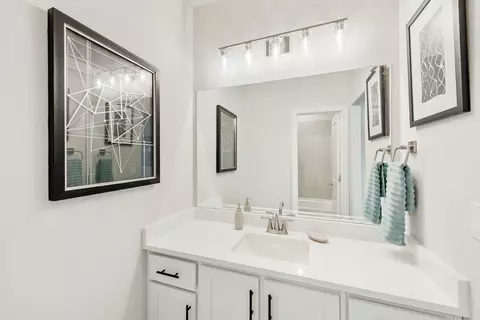 Bath - 112 Sweetwater Dr, Commerce, TX 75428 photo 5 of 7