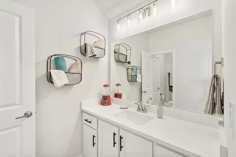 Bath - 112 Sweetwater Dr, Commerce, TX 75428 photo 4 of 7
