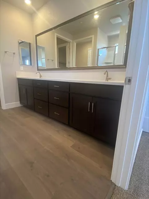 Bath - 1265 Mccabe Cir, Galt, CA 95632 photo 2 of 2