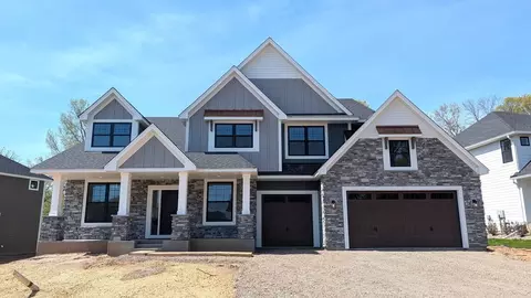 1884 Royal Blvd N, Lake Elmo, MN 55042