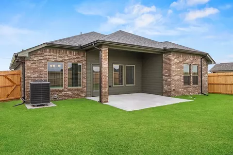 Exterior - 16009 Switchgrass Pl, Moore, OK 73170 photo 4 of 5