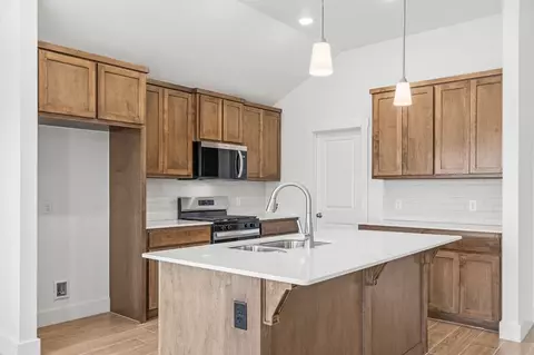 Kitchen - 16009 Switchgrass Pl, Moore, OK 73170 photo 1 of 2