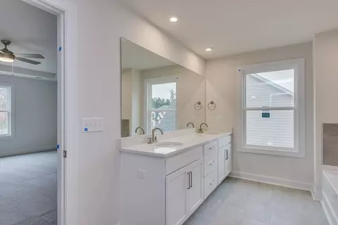 Bath - 3360 Riders Dr, Sumter, SC 29150 photo 1 of 4