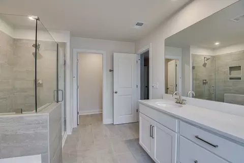 Bath - 3360 Riders Dr, Sumter, SC 29150 photo 2 of 4