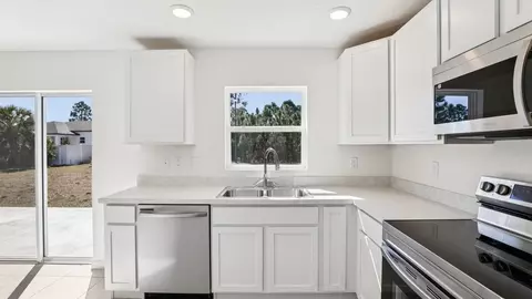 Kitchen - 7035 Berwick Cir, Labelle, FL 33935 photo 3 of 6
