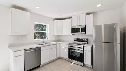 Kitchen - 7035 Berwick Cir, Labelle, FL 33935 photo 2 of 6